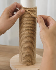 Cat using the natural sisal replacement rope — 20 m / 6 mm